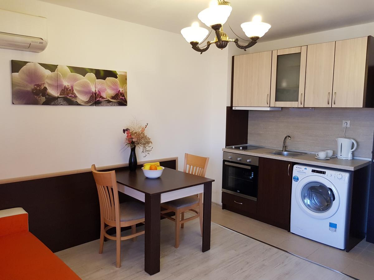 Family Aparthotel Vintegra Burgas Extérieur photo